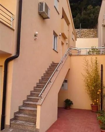 Antonia 3*