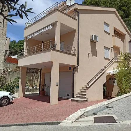 Antonia 3*