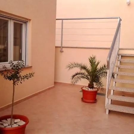 Antonia 3*
