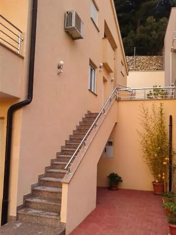 Antonia 3*